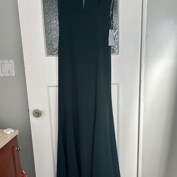 Beautiful Emerald Green Lulus Holiday Full Length/Maxi Gown Size Small - Picture 5 of 5